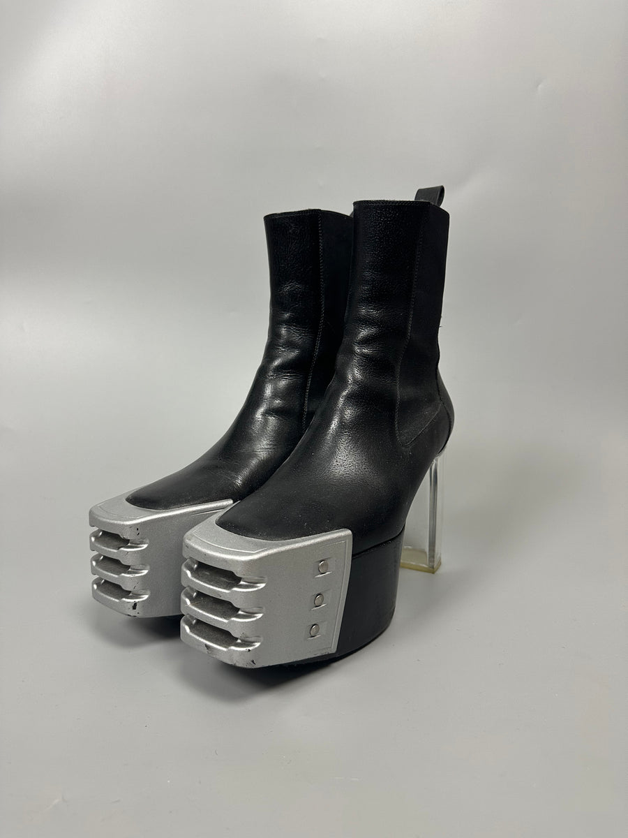 FW20 'PERFORMA' Grilled Kiss Boots – SHOPTHROAT.COM