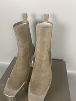 Dust Suede Bevel Kiss Boots