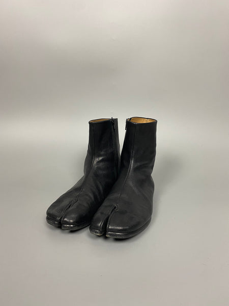 Zip Closure Tabi Leather Socks